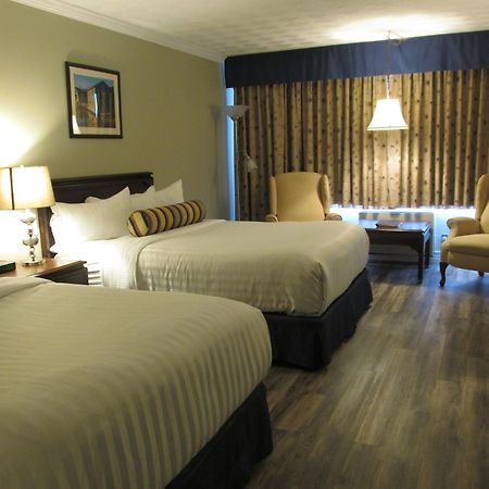 The Fredericton Inn Экстерьер фото