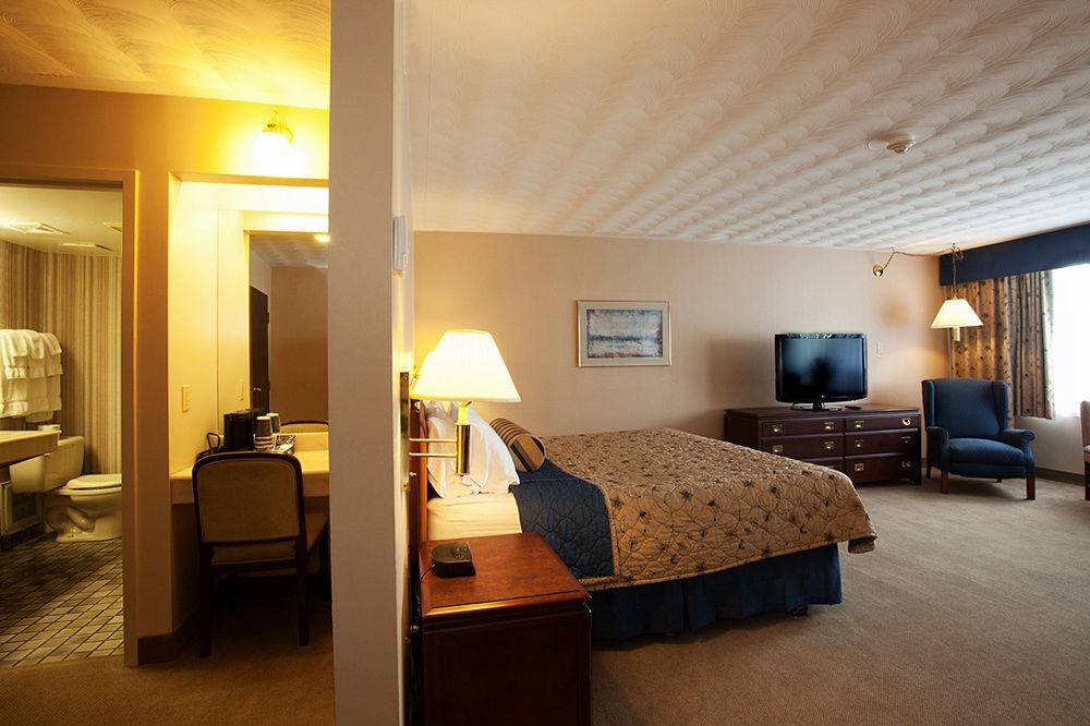 The Fredericton Inn Экстерьер фото