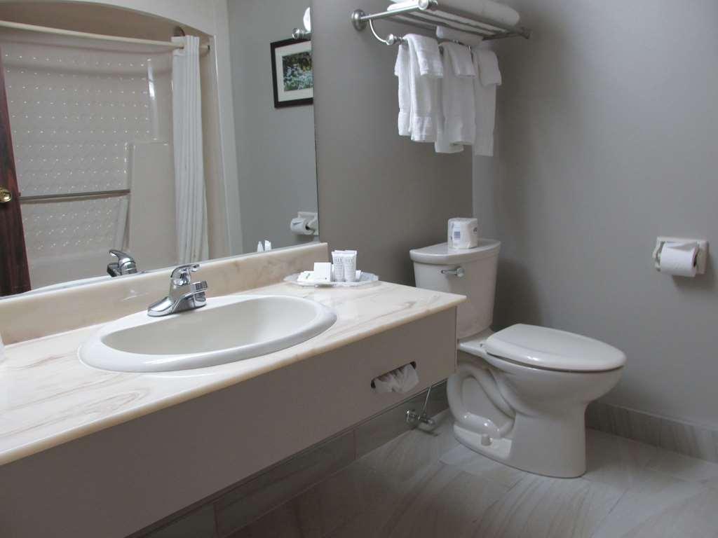 The Fredericton Inn Экстерьер фото