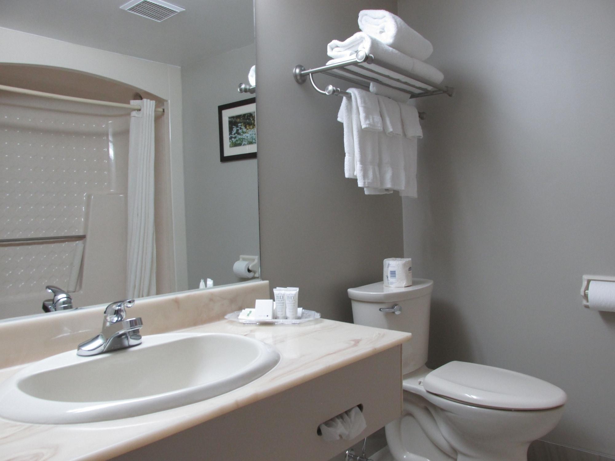 The Fredericton Inn Экстерьер фото