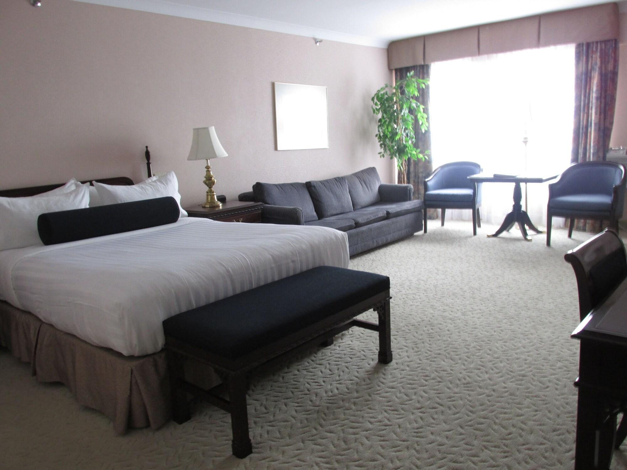 The Fredericton Inn Экстерьер фото