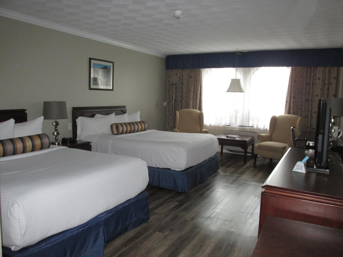 The Fredericton Inn Экстерьер фото