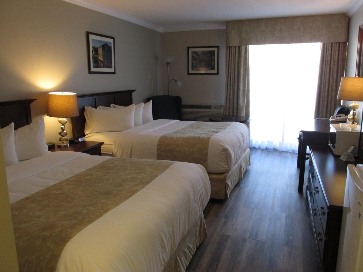 The Fredericton Inn Экстерьер фото