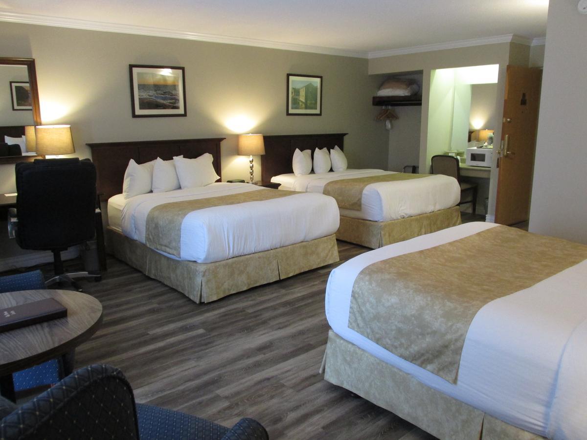 The Fredericton Inn Экстерьер фото