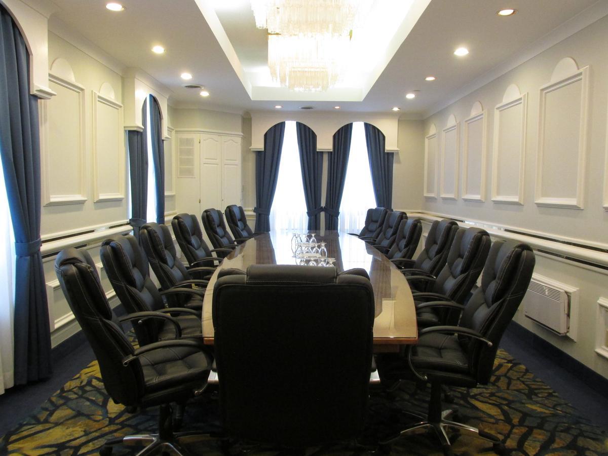 The Fredericton Inn Экстерьер фото