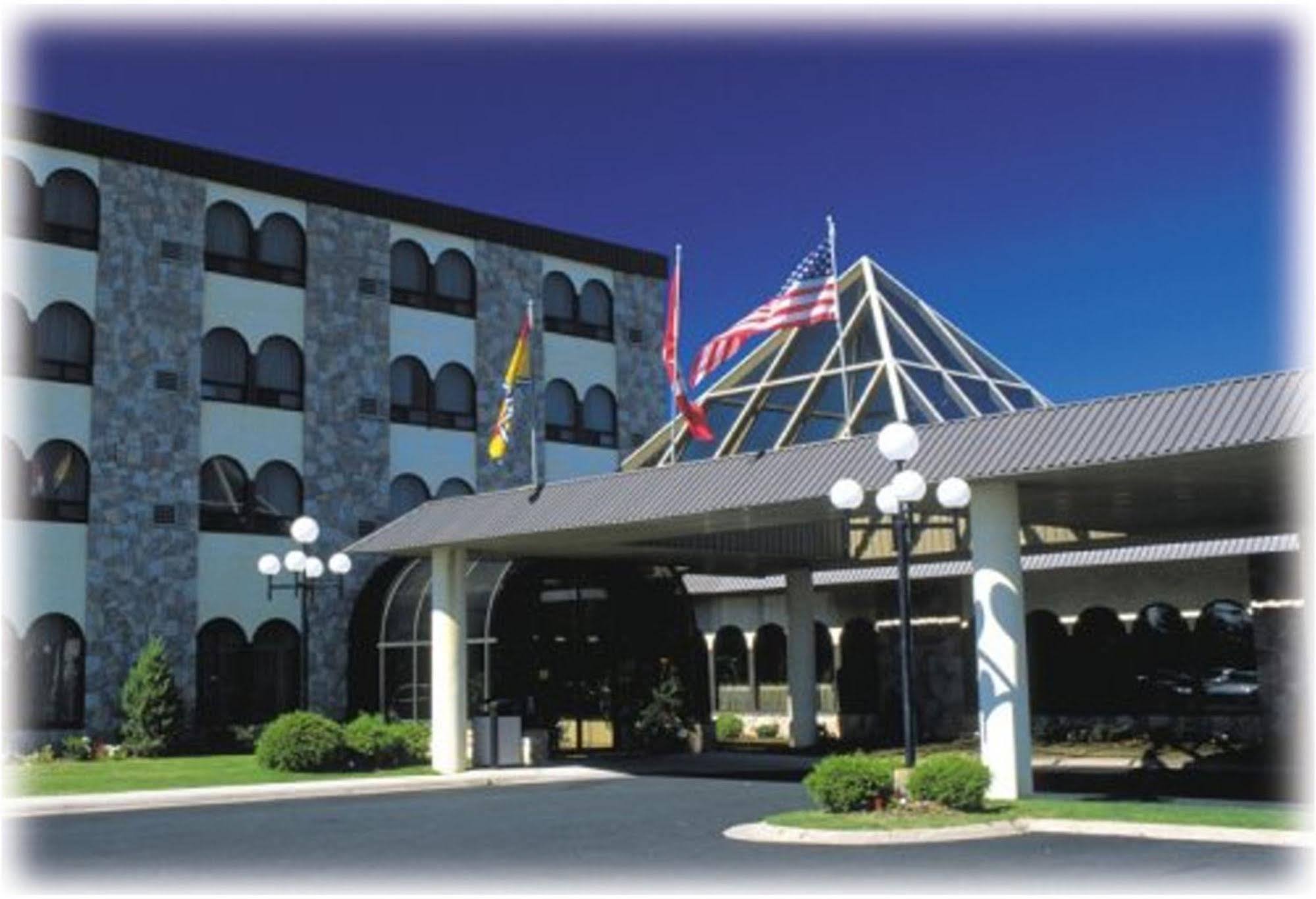 The Fredericton Inn Экстерьер фото