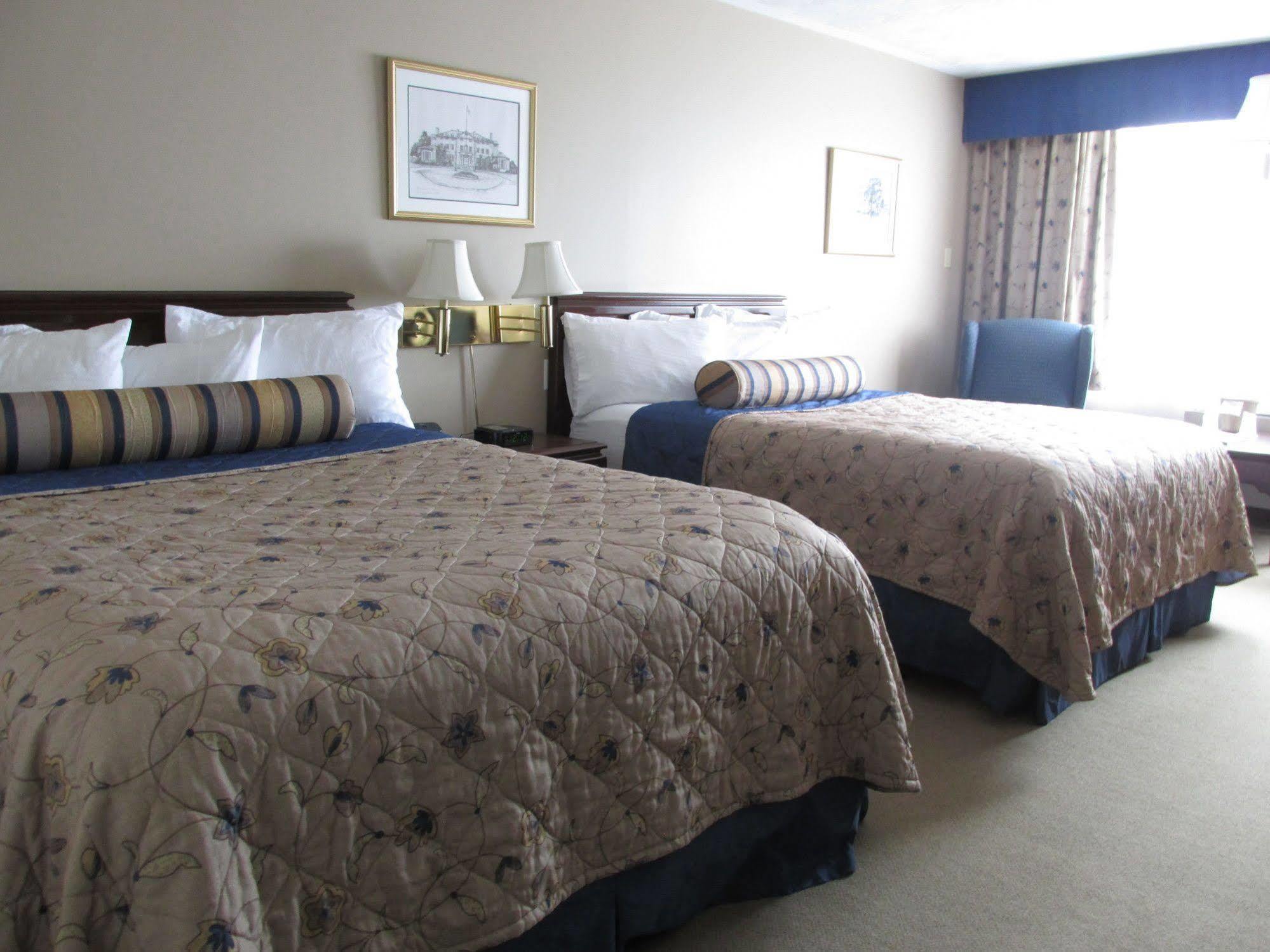 The Fredericton Inn Экстерьер фото