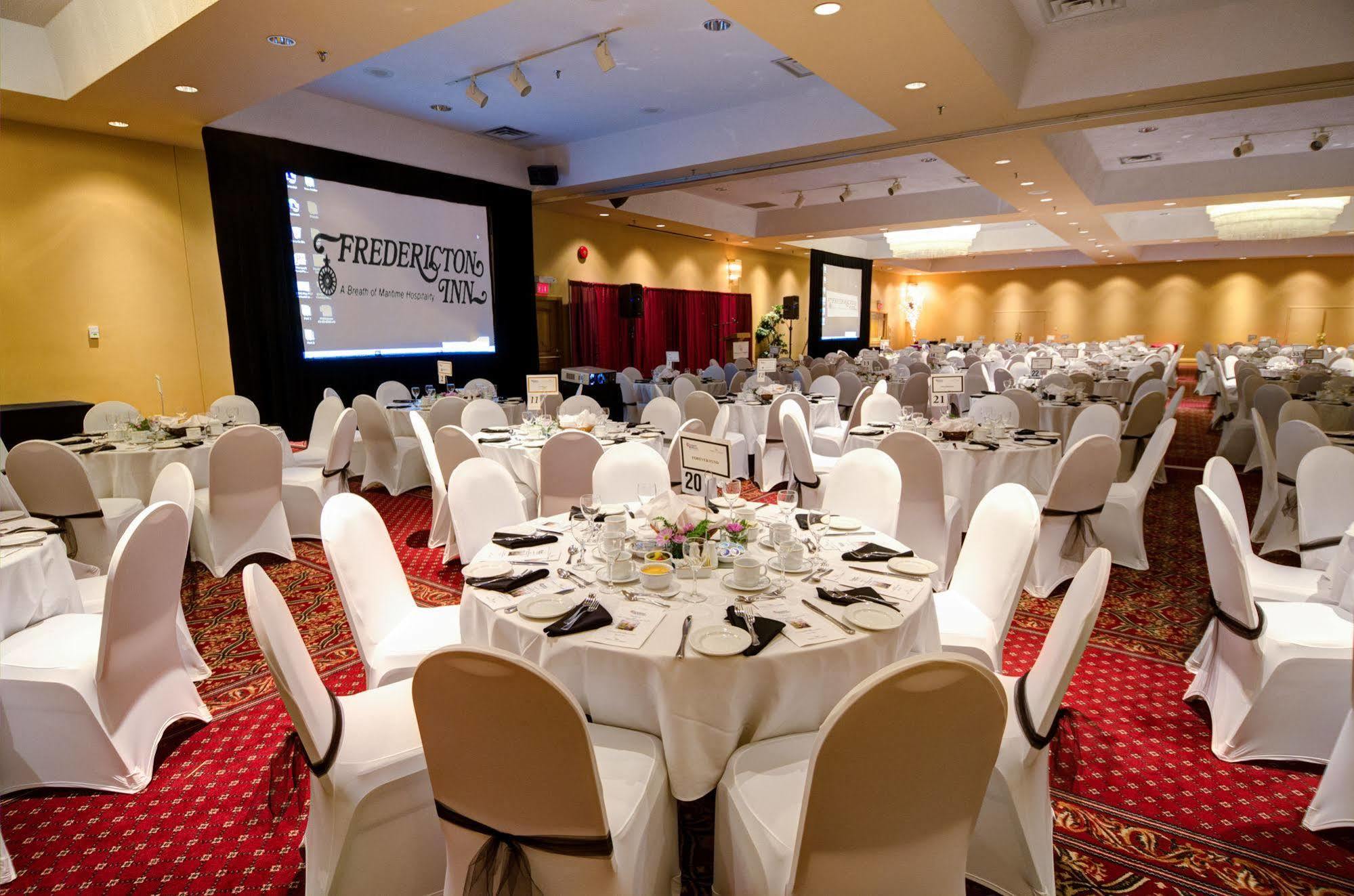 The Fredericton Inn Экстерьер фото