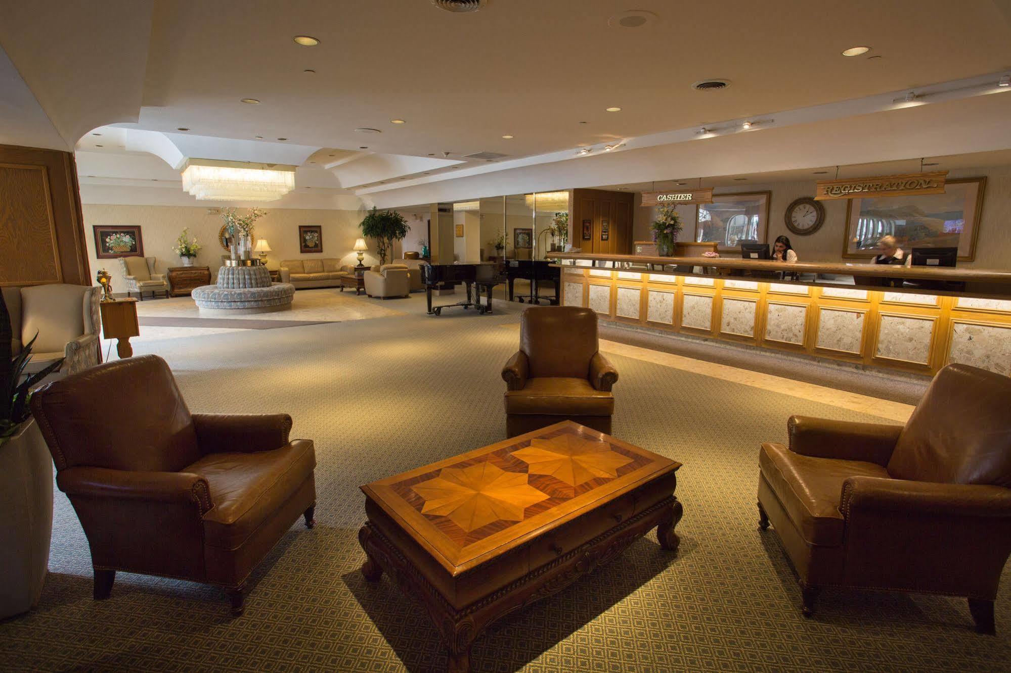The Fredericton Inn Экстерьер фото