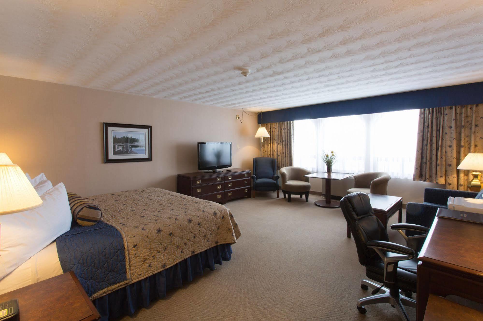 The Fredericton Inn Экстерьер фото