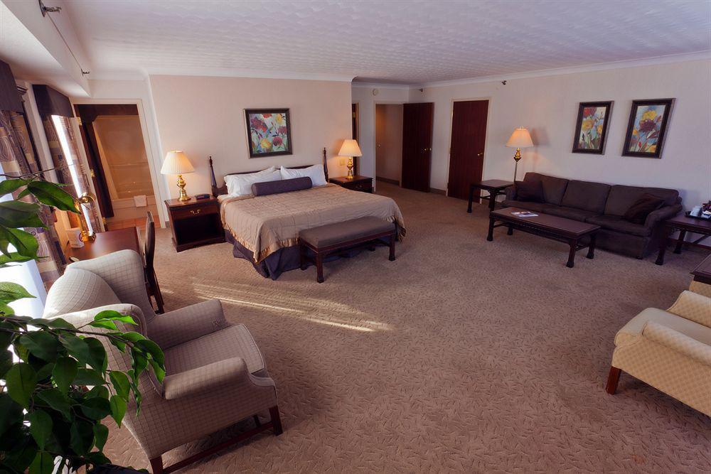 The Fredericton Inn Экстерьер фото